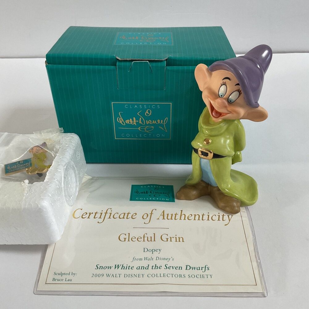 WDCC Walt Disney Classic Collection Snow White Gleeful Grin Dopey Figurine